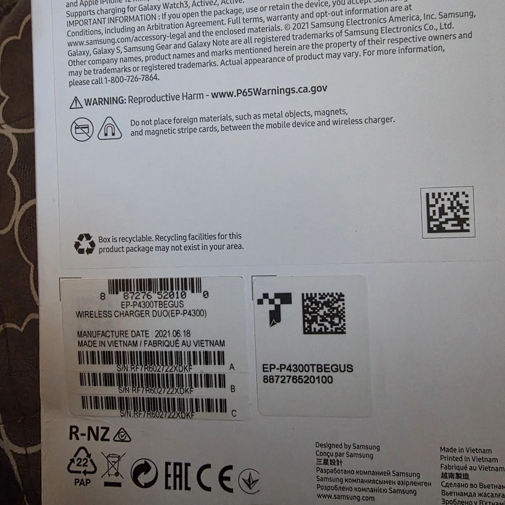 Authentic Samsung Sleek Black Wireless Duo Charger New In Box